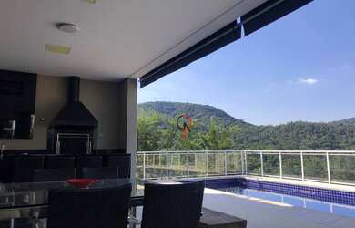 Imagem: A casa em condomínio possui 4 Dormitórios, 5 Banheiros, 4