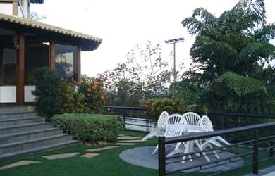 Imagem: A casa à venda possui 4 Dormitórios, 5 Banheiros, 3 Vagas