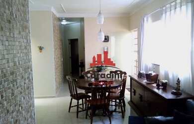 Imagem: A casa possui 3 Dormitórios, 2 Banheiros, 5 Vagas na garagem