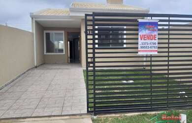 Imagem: A casa possui 3 Dormitórios, 1 Banheiro, 1 Vaga na garagem