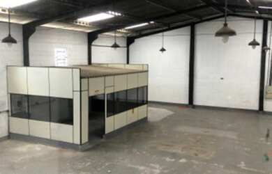 Imagem 7: Galpão/Depósito/Armazém para venda possui 290 metros quadrados