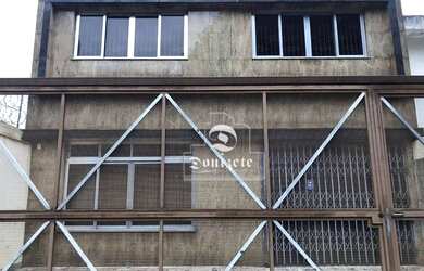 Imagem: O depósito possui 3 Vagas na garagem, 600m² de Área e está