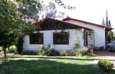 Imagem 4: Charmoso sítio. Piscina, Churrasqueira, VarandaeÁrea de serviço