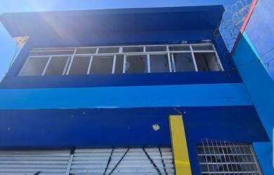 Imagem: O depósito possui 4 Vagas na garagem, 415m² de Área e está