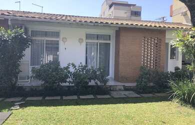 Imagem: A casa em condomínio possui 3 Dormitórios, 4 Banheiros, 2