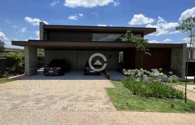 Imagem: A casa em condomínio possui 4 Dormitórios, 5 Banheiros, 5