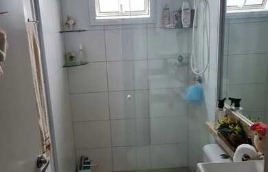 Imagem: O apartamento possui 2 Dormitórios, 1 Banheiro, 1 Vaga na garagem