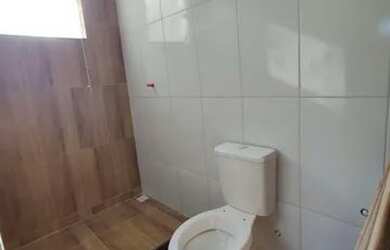 Imagem: A casa possui 3 Dormitórios, 2 Banheiros, 2 Vagas na garagem