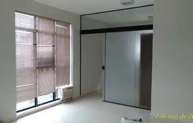 Imagem: O depósito à venda possui e está localizado em São Lourenço