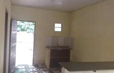 Imagem: A casa possui 2 Dormitórios, 1 Banheiro e está localizado