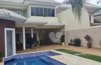 Imagem: A casa em condomínio possui 4 Dormitórios, 5 Banheiros, 5