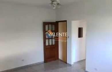 Imagem: A casa possui 3 Dormitórios, 2 Banheiros, 1 Vaga na garagem