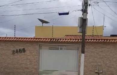 Imagem: A casa possui 3 Dormitórios, 4 Banheiros, 4 Vagas na garagem