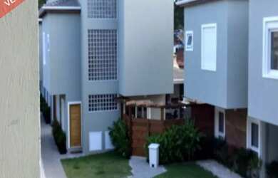 Imagem: A casa em condomínio possui 4 Dormitórios, 5 Banheiros, 2