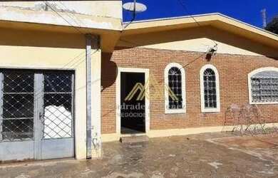 Imagem: A casa possui 3 Dormitórios, 1 Banheiro, 3 Vagas na garagem