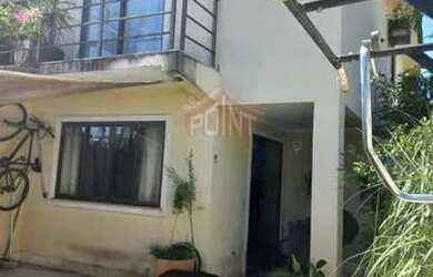 Imagem: A casa possui 3 Dormitórios, 4 Banheiros, 1 Vaga na garagem