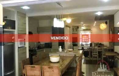 Imagem: A casa em condomínio possui 4 Dormitórios, 5 Banheiros, 2