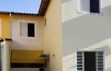 Imagem: A casa possui 2 Dormitórios, 1 Banheiro, 1 Vaga na garagem