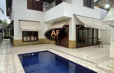 Imagem: A casa em condomínio possui 4 Dormitórios, 5 Banheiros, 4