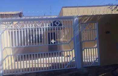 Imagem: A casa possui 2 Dormitórios, 2 Banheiros, 5 Vagas na garagem