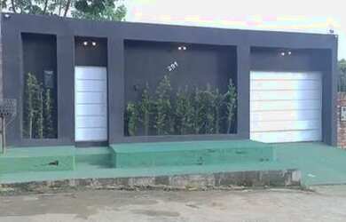 Imagem: A casa possui 3 Dormitórios, 2 Banheiros, 5 Vagas na garagem