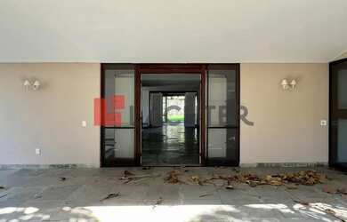 Imagem: A casa em condomínio possui 4 Dormitórios, 5 Banheiros, 5