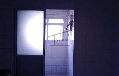 Imagem: O apartamento possui 3 Dormitórios, 1 Banheiro, 2 Vagas na