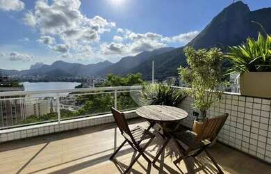 Imagem: O apartamento possui 3 Dormitórios, 4 Banheiros, 2 Vagas na