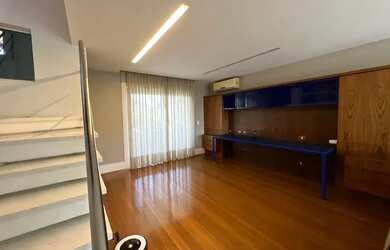 Imagem: A casa em condomínio possui 5 Dormitórios, 4 Banheiros, 3