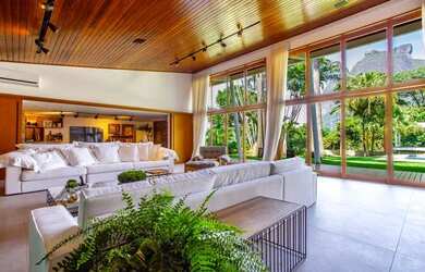 Imagem 1: Casa Cinematográfica com Vista para Gávea Golf Club e Pedra da Gávea