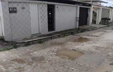 Imagem: A casa possui 3 Dormitórios, 2 Banheiros, 3 Vagas na garagem