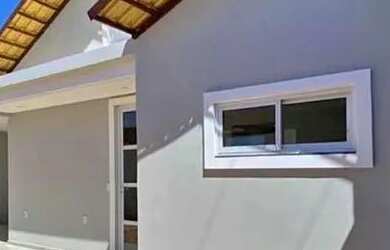 Imagem: A casa possui 2 Dormitórios, 1 Banheiro, 2 Vagas na garagem