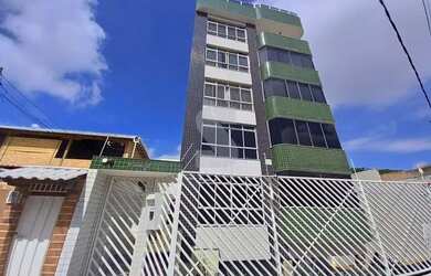 Imagem: O apartamento possui 3 Dormitórios, 1 Banheiro, 2 Vagas na