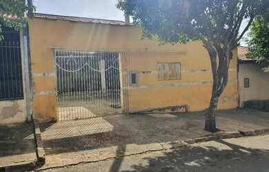 Imagem: A casa possui 3 Dormitórios, 4 Banheiros, 159m² de Área e