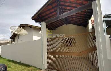 Imagem: A casa possui 3 Dormitórios, 2 Banheiros, 1 Vaga na garagem