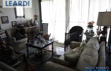 Imagem: O apartamento possui 4 Dormitórios, 2 Banheiros, 3 Vagas na