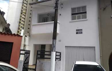 Imagem: A casa possui 3 Dormitórios, 3 Banheiros, 2 Vagas na garagem