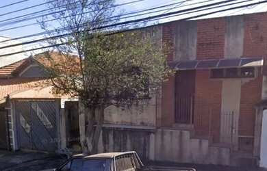 Imagem: A casa possui 2 Dormitórios, 1 Banheiro, 2 Vagas na garagem