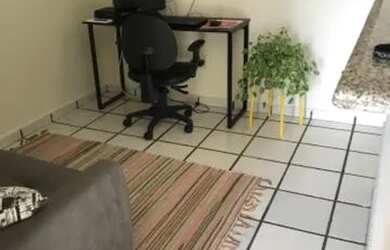 Imagem: O apartamento possui 1 Dormitório, 1 Banheiro e 1 Vaga na garagem