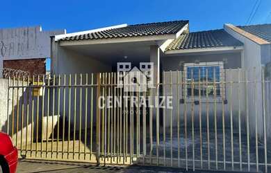 Imagem: A casa possui 2 Dormitórios, 1 Banheiro, 2 Vagas na garagem