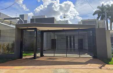 Imagem: A casa possui 5 Dormitórios, 5 Banheiros, 2 Vagas na garagem