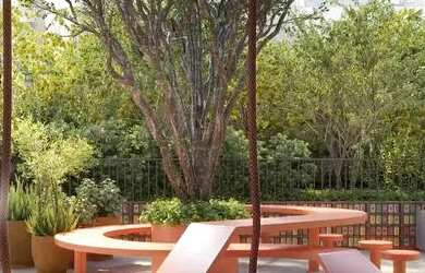 Imagem 2: D/Sense Home Design. Piscina, Imóvel novo, 320m² de Áreae4 Banheiros