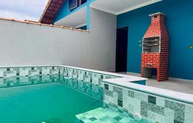 Imagem: A casa possui 2 Dormitórios, 2 Banheiros, 2 Vagas na garagem