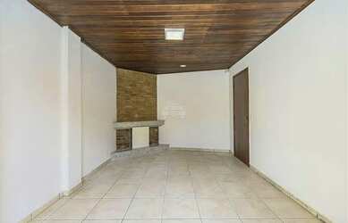 Imagem 7: Casa á venda medindo 209 metros quadrados com 2 dorm. e 1 suíte no bairro...