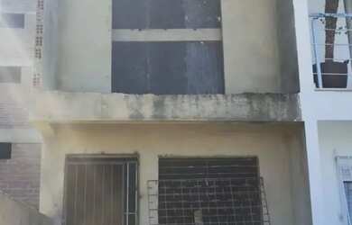 Imagem: A casa possui 3 Dormitórios, 3 Banheiros, 2 Vagas na garagem