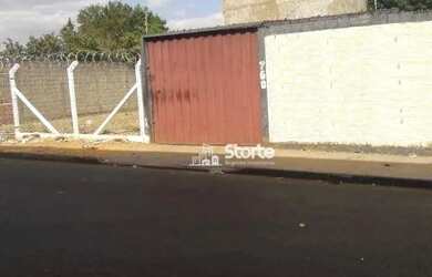 Imagem: O depósito possui 390m² de Área e está localizado em Lagoinha