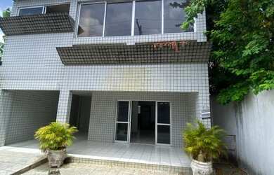 Imagem: A casa possui 5 Dormitórios, 5 Banheiros, 2 Vagas na garagem