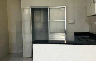 Imagem 5: Alugo excelente casa. Varanda, 1 Banheiroe2 Dormitórios