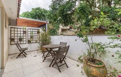 Imagem: A casa em condomínio possui 3 Dormitórios, 3 Banheiros, 2