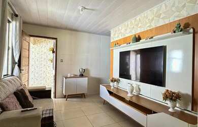 Imagem: A casa possui 2 Dormitórios, 2 Banheiros, 1 Vaga na garagem